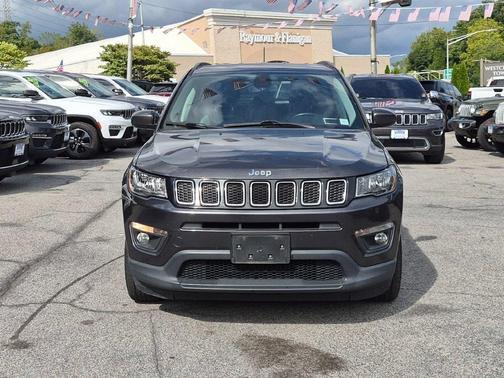 Granite Crystal Clearcoat Metallic 2019 Jeep Compass Latitude