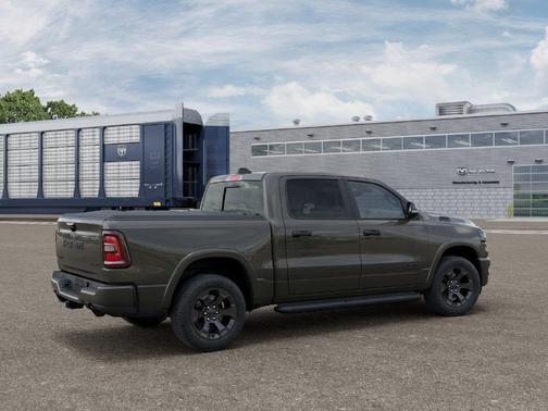TANK 2027 RAM 1500 Big Horn/Lone Star