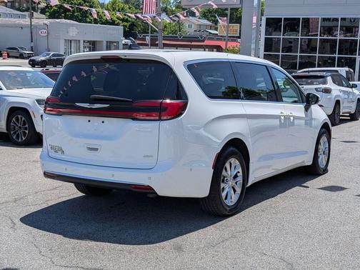 Bright White Clearcoat 2023 Chrysler Pacifica Touring-L