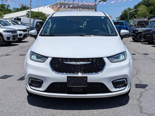 Bright White Clearcoat 2023 Chrysler Pacifica Touring-L