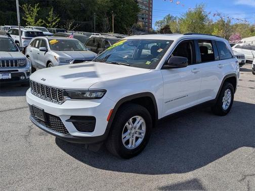 2023 Jeep Grand Cherokee Laredo 4x4