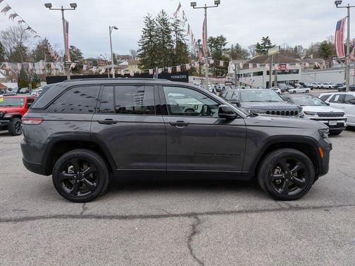 2023 Jeep Grand Cherokee Altitude