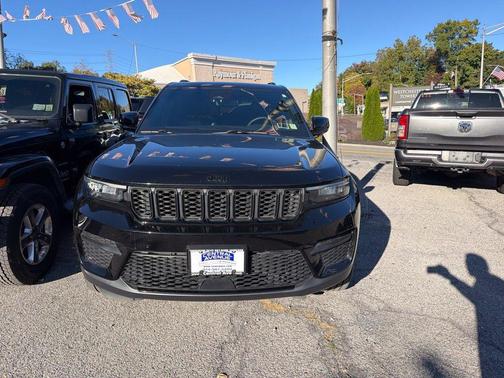 Diamond Black 2024 Jeep Grand Cherokee Laredo