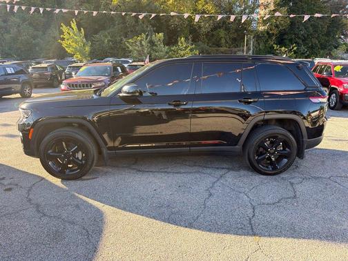 Diamond Black 2024 Jeep Grand Cherokee Laredo