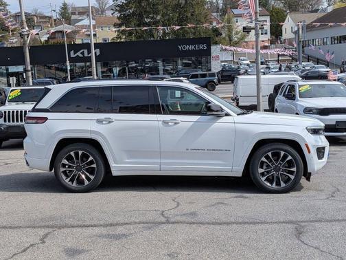 Bright White Clearcoat 2022 Jeep Grand Cherokee 4xe Overland