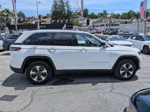 Bright White Clearcoat 2023 Jeep Grand Cherokee 4xe Base
