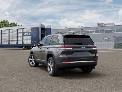 Metallic 2026 Jeep Grand Cherokee Limited