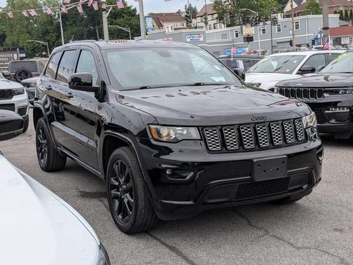 Diamond Black 2022 Jeep Grand Cherokee WK Laredo