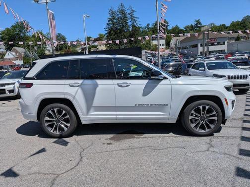 Bright White Clearcoat 2022 Jeep Grand Cherokee Overland