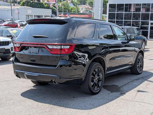 DB Black Crystal Clearcoat 2023 Dodge Durango GT