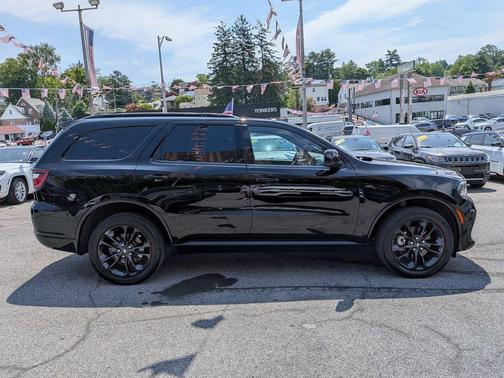 DB Black Crystal Clearcoat 2023 Dodge Durango GT