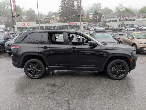 2022 Jeep Grand Cherokee Altitude
