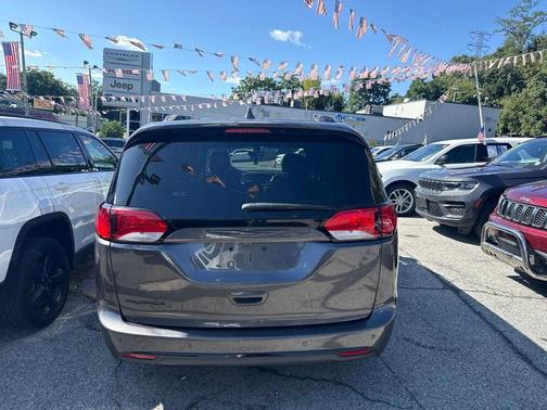 Granite Crystal Clearcoat Metallic 2018 Chrysler Pacifica Touring-L