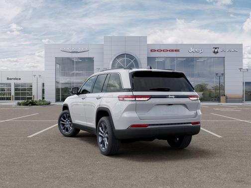 Bright White Clearcoat 2026 Jeep Grand Cherokee Limited