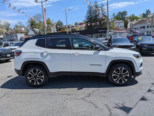 Bright White Clearcoat 2022 Jeep Compass Limited