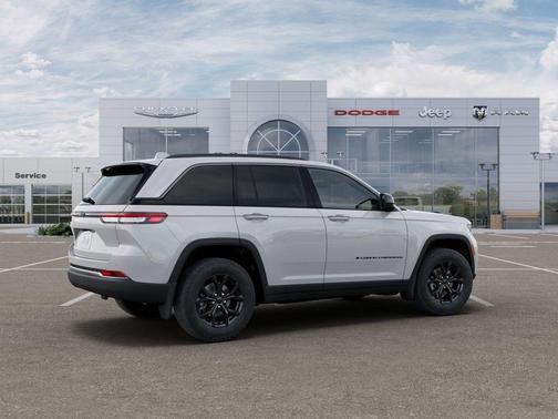 Bright White Clearcoat 2026 Jeep Grand Cherokee Laredo