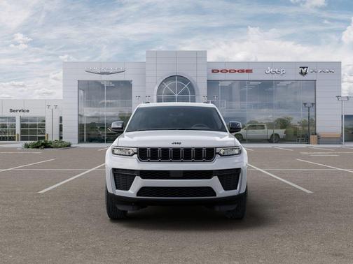 Bright White Clearcoat 2026 Jeep Grand Cherokee Laredo
