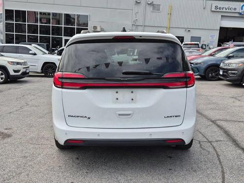 Bright White Clearcoat 2025 Chrysler Pacifica Limited