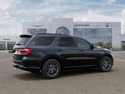 DB Black Crystal Clearcoat 2026 Dodge Durango GT Plus HEMI V8