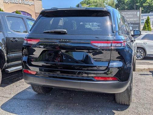 Diamond Black 2023 Jeep Grand Cherokee Altitude