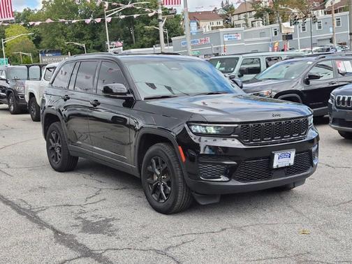 Diamond Black 2025 Jeep Grand Cherokee Laredo