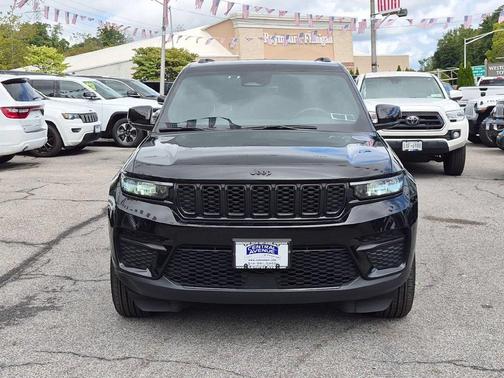Diamond Black 2025 Jeep Grand Cherokee Laredo