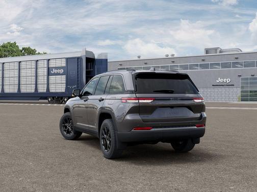 Metallic 2026 Jeep Grand Cherokee Laredo