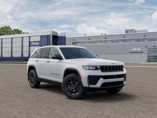 Bright White Clearcoat 2026 Jeep Grand Cherokee Laredo