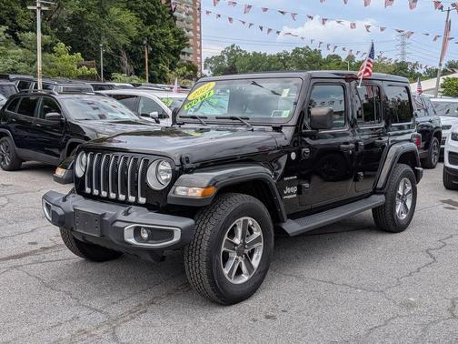 Black Clearcoat 2022 Jeep Wrangler Unlimited Sahara