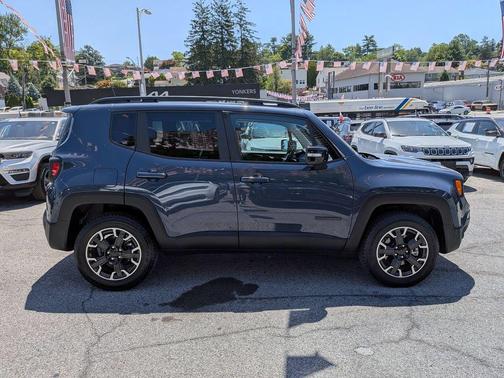 Slate Blue Pearlcoat 2023 Jeep Renegade Latitude