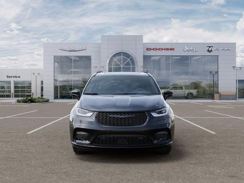 Diamond Black 2026 Chrysler Pacifica Limited