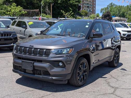 Granite Crystal Clearcoat Metallic 2023 Jeep Compass Altitude