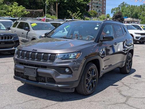 Granite Crystal Clearcoat Metallic 2023 Jeep Compass Altitude