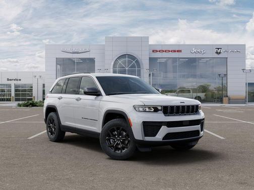Bright White Clearcoat 2026 Jeep Grand Cherokee Laredo