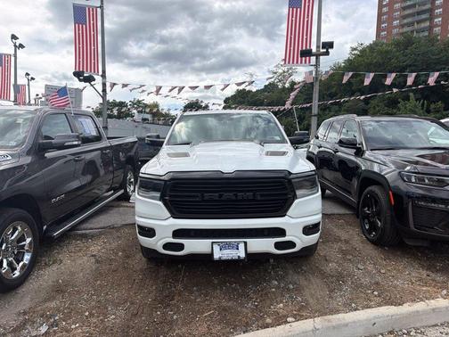 Bright White Clearcoat 2023 RAM 1500 Laramie