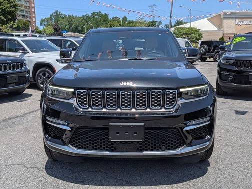 Diamond Black 2023 Jeep Grand Cherokee Summit