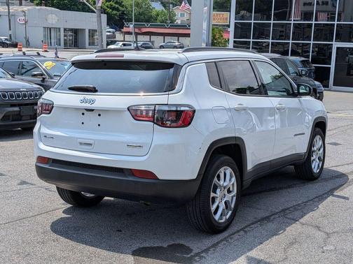 Bright White Clearcoat 2022 Jeep Compass Latitude Lux