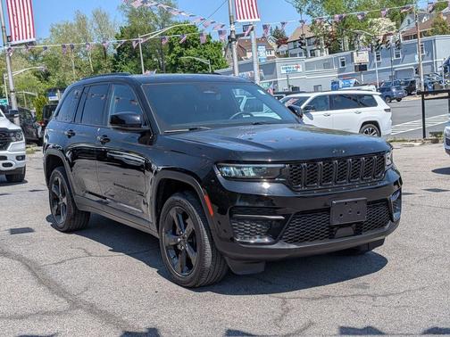 Diamond Black 2023 Jeep Grand Cherokee Altitude