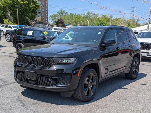 Diamond Black 2023 Jeep Grand Cherokee Altitude