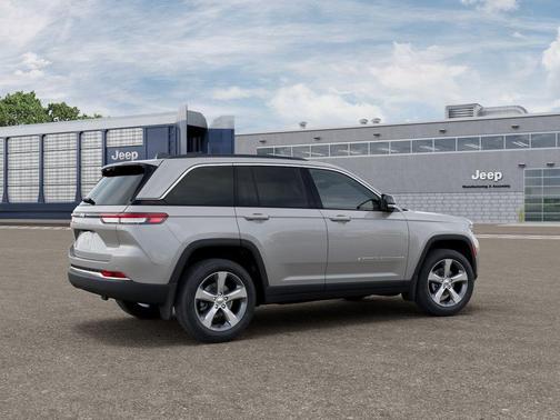 Silver Zynith 2026 Jeep Grand Cherokee Limited
