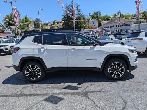 Bright White Clearcoat 2022 Jeep Compass Limited