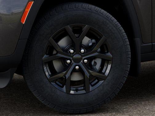 Metallic 2026 Jeep Grand Cherokee Laredo