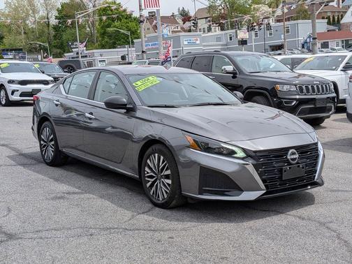 Gun Metallic 2025 Nissan Altima SV