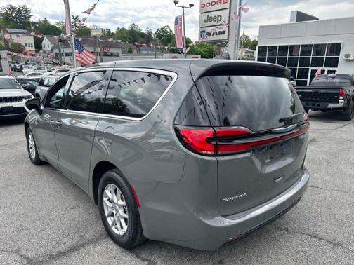 Ceramic Gray Clearcoat 2023 Chrysler Pacifica Touring