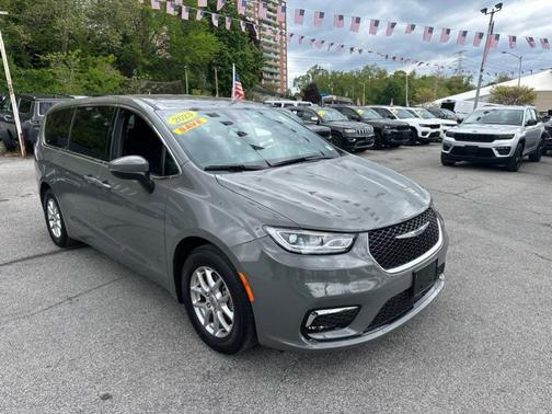 Ceramic Gray Clearcoat 2023 Chrysler Pacifica Touring