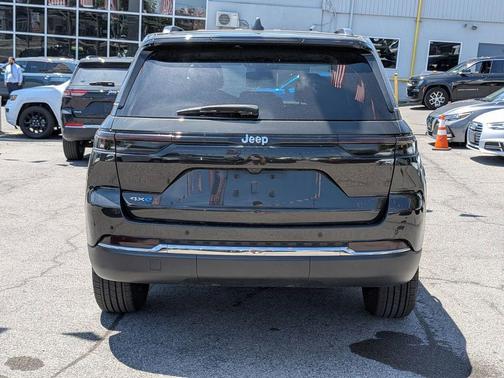 Rocky Mountain Pearlcoat 2023 Jeep Grand Cherokee 4xe Base