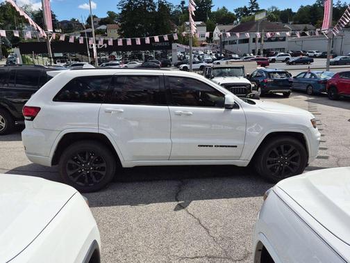 Bright White Clearcoat 2018 Jeep Grand Cherokee Altitude