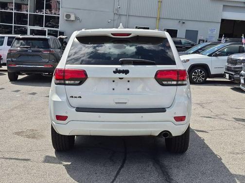 Bright White Clearcoat 2018 Jeep Grand Cherokee Altitude