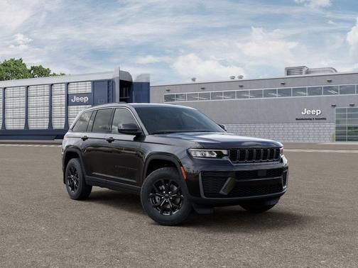 Diamond Black 2026 Jeep Grand Cherokee Laredo