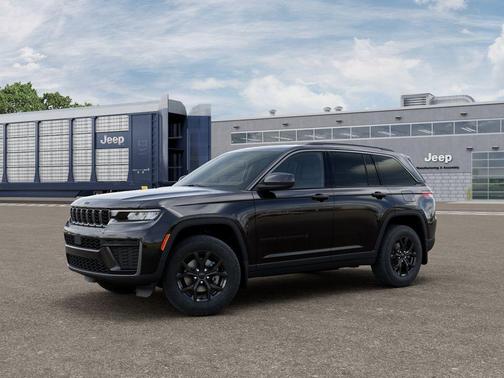 Diamond Black 2026 Jeep Grand Cherokee Laredo